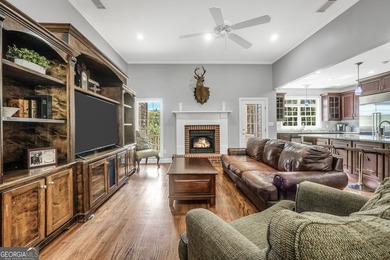 Welcome to your own beautiful estate, where luxury, cozy comfort - photo 26