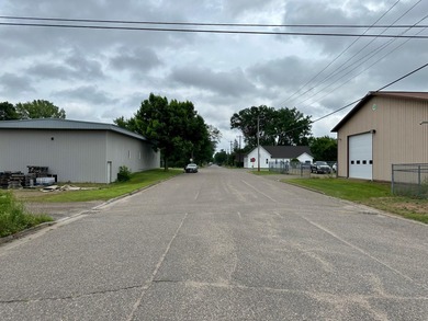 Prime development opportunity in the heart of Tomahawk! This - photo 10