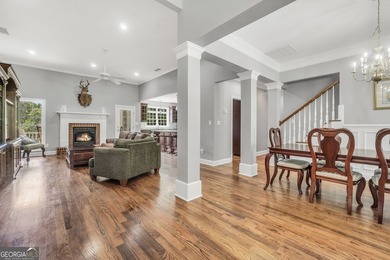 Welcome to your own beautiful estate, where luxury, cozy comfort - photo 32