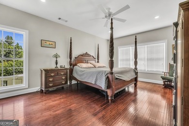 Welcome to your own beautiful estate, where luxury, cozy comfort - photo 33