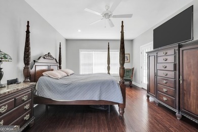 Welcome to your own beautiful estate, where luxury, cozy comfort - photo 35