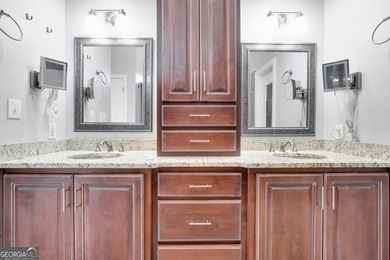 Welcome to your own beautiful estate, where luxury, cozy comfort - photo 39