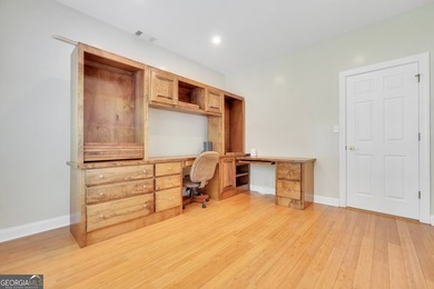 Welcome to your own beautiful estate, where luxury, cozy comfort - photo 43