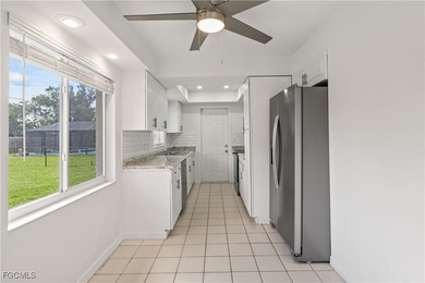 Move-In Ready SW Cape Coral Home and No Flood Zone! This clean - photo 8