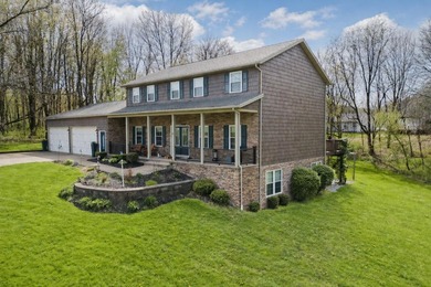 Welcome to your dream home in desirable Apple Valley Lake! This - photo 2