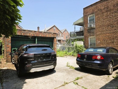 Exceptional opportunity in the highly sought-after Kingsbridge - photo 17