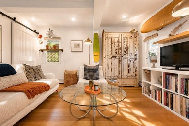 Tucked away down a discreet private bungalow lane, just moments - photo 2