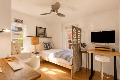 Tucked away down a discreet private bungalow lane, just moments - photo 4