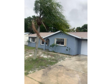 Location! Location! Location! Enjoy a freshly painted interior - photo 1