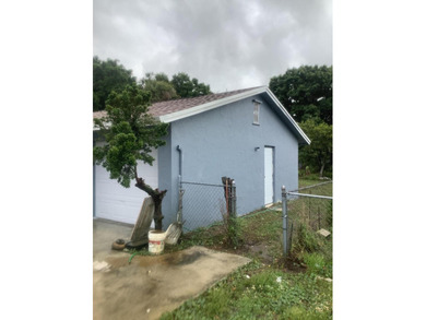 Location! Location! Location! Enjoy a freshly painted interior - photo 10