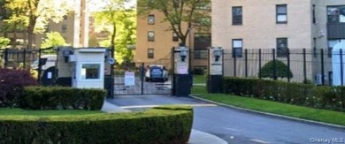 Welcome to Unit 2E at Fordham Hill Oval, where comfort - photo 1