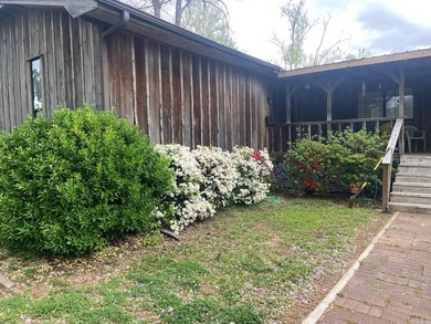 Beautiful waterfront home on a quiet dead-end road with direct - photo 1