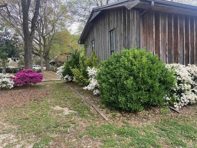 Beautiful waterfront home on a quiet dead-end road with direct - photo 2