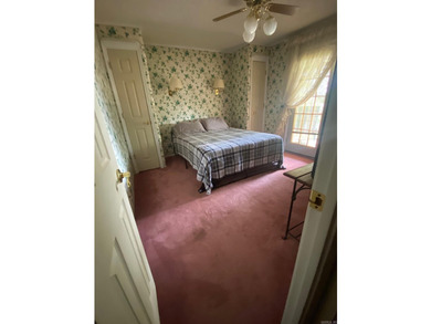 Beautiful waterfront home on a quiet dead-end road with direct - photo 10