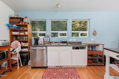 Tucked into the peaceful coastal foothills of Tidewater, this - photo 13