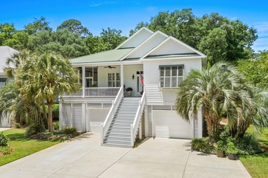 Welcome to your own private coastal retreat! This gorgeous 4 Bed - photo 1