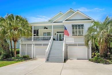 Welcome to your own private coastal retreat! This gorgeous 4 Bed - photo 2