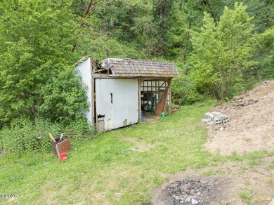 Tucked into the peaceful coastal foothills of Tidewater, this - photo 29