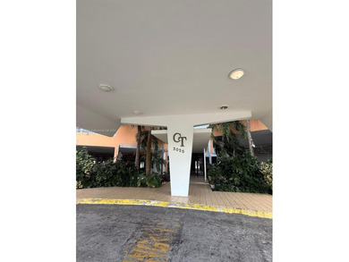 Lake Condo For Sale in North Miami Beach, Florida