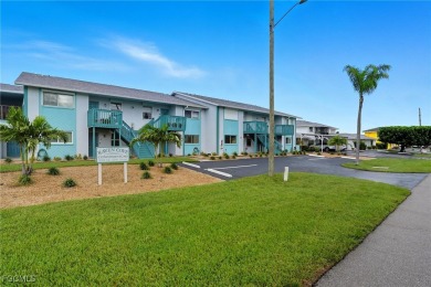 Cape Coral Lakes Area Condo For Sale in Cape Coral Florida