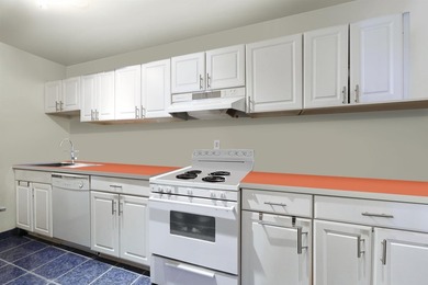 Large Studio on Boulevard East with beautiful River Views Approx - photo 3