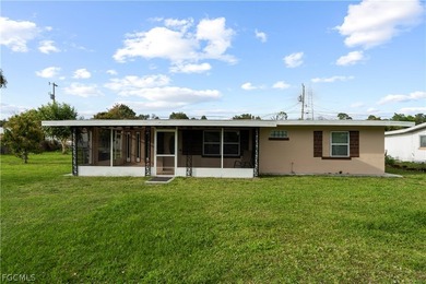 Welcome to this well-maintained home in North Fort Myers - photo 1