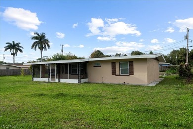 Welcome to this well-maintained home in North Fort Myers - photo 2