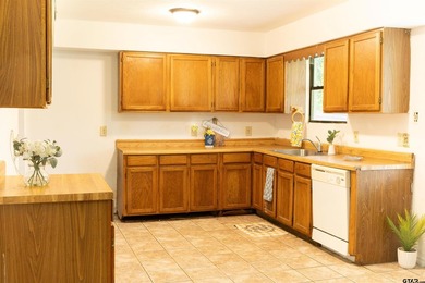 Impressive two story family home waiting for your personal - photo 7