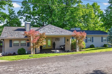 Wake Up to lake views every day - this charming updated 3 - photo 1