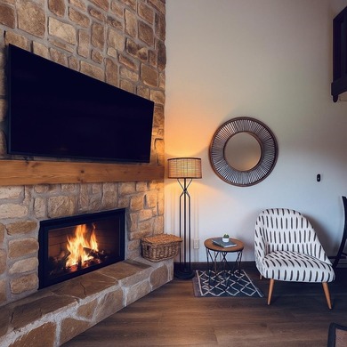 Discover your perfect mountain retreat! This beautifully updated - photo 2