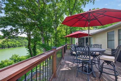 Wake Up to lake views every day - this charming updated 3 - photo 6