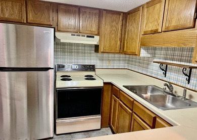 Location is everything with this beautifully situated 2-bedroom - photo 3