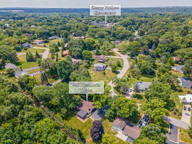 Welcome to this beautifully refreshed 3 bedroom, 2 bathroom home - photo 3