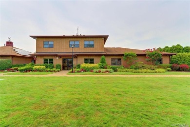 (private lake, pond, creek) Home For Sale in Oceanside New York