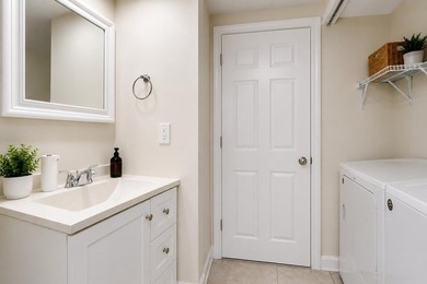 Welcome to this beautifully updated 2 bedroom, 2.5 bath townhome - photo 11