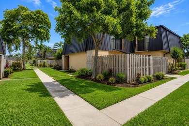 Welcome to this beautifully updated 2 bedroom, 2.5 bath townhome - photo 18