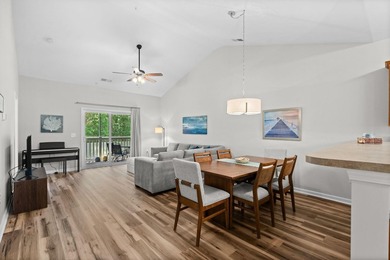Beautiful top-floor, two-bedroom, two-bath condo with vaulted - photo 4