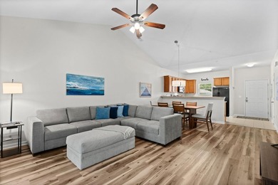 Beautiful top-floor, two-bedroom, two-bath condo with vaulted - photo 8