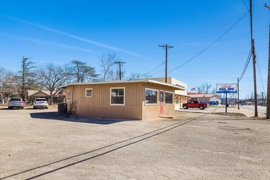 Versatile commercial opportunity in a highly visible location! - photo 14