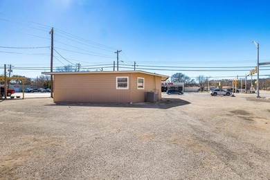 Versatile commercial opportunity in a highly visible location! - photo 16