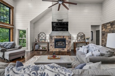 Smith Lake - Custom-built home with 5 beds, 4 baths + bunk room - photo 16