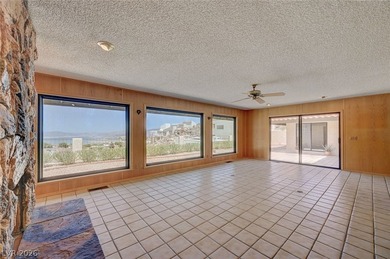 Nestled on a quiet cul-de-sac, this unique Mid-Century home - photo 11