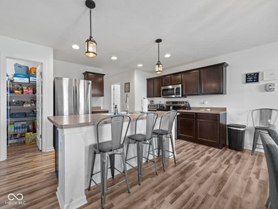 Welcome home to this beautifully maintained 4-bedroom, 2.5-bath - photo 11