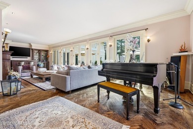 Custom-built luxury estate set on an extraordinary park-like - photo 5