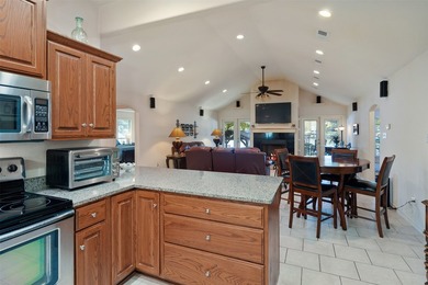 **Lakeside Retreat with Dual Masters & freshly painted - photo 20