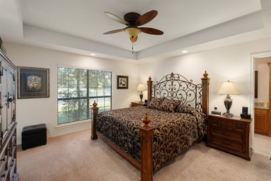 **Lakeside Retreat with Dual Masters & freshly painted - photo 28