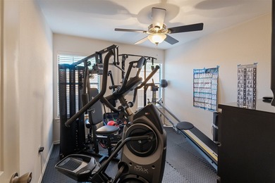**Lakeside Retreat with Dual Masters & freshly painted - photo 31