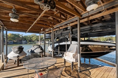 **Lakeside Retreat with Dual Masters & freshly painted - photo 34