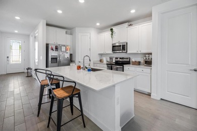 Welcome home to this beautiful 3-bedroom, 2-bath residence - photo 5