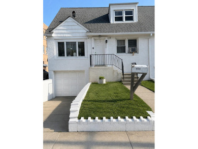 Long Beach Oceanfront Investment Opportunity This is your chance - photo 1